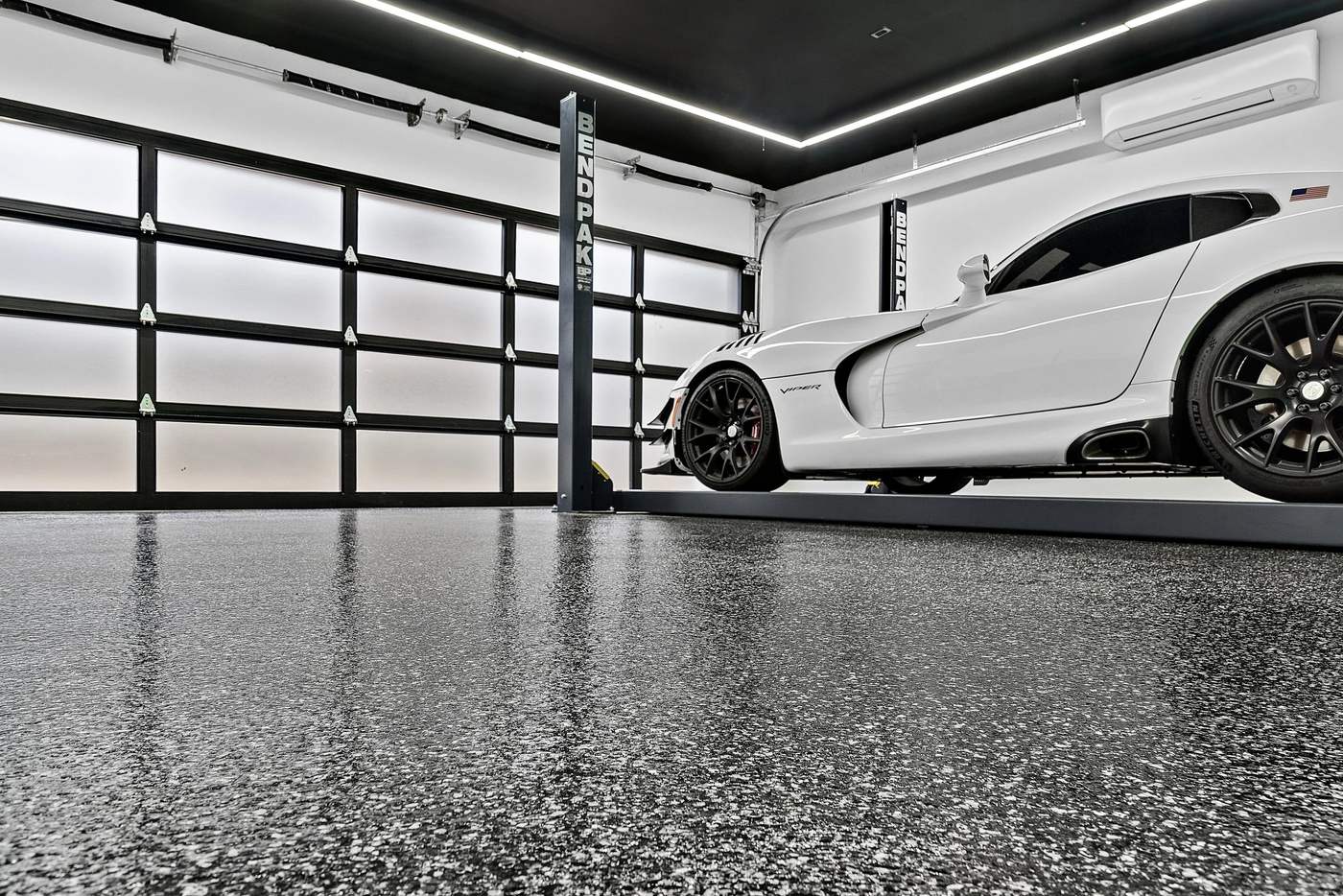 Grey decorative flake epoxy floor with a high-gloss topcoat